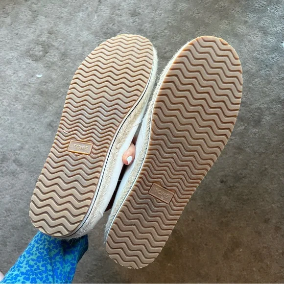 Like New TOMS Womens Palma White Canvas Slip On Espadrille Shoes size 9 - Picture 4 of 5